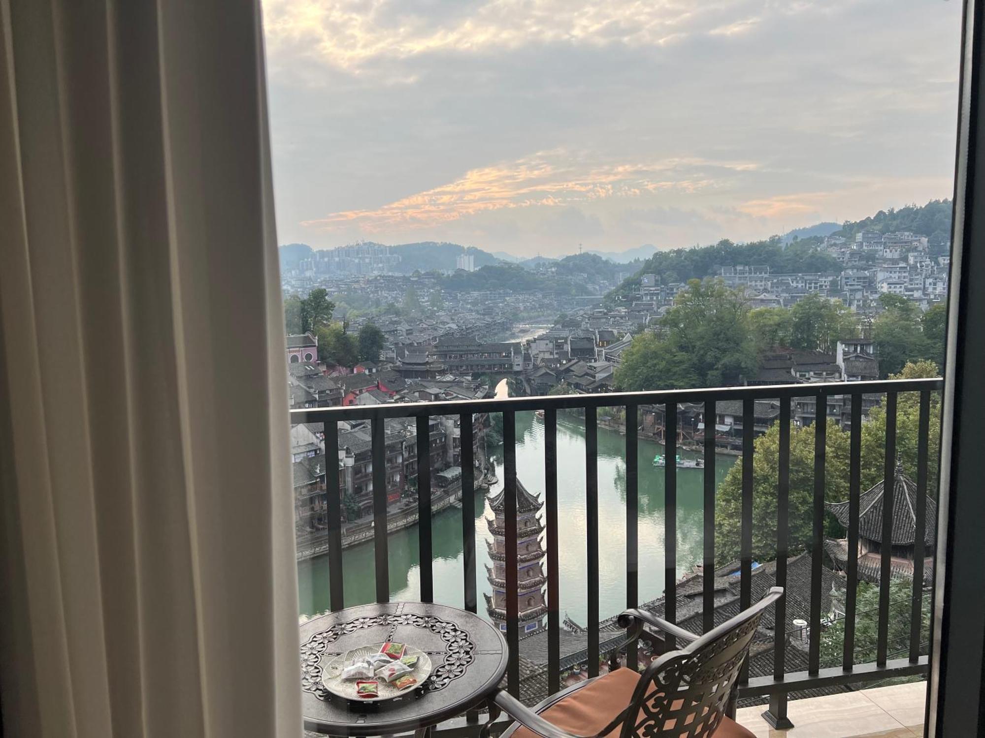 Phoenix Best River View B&B Fenghuang Exterior photo