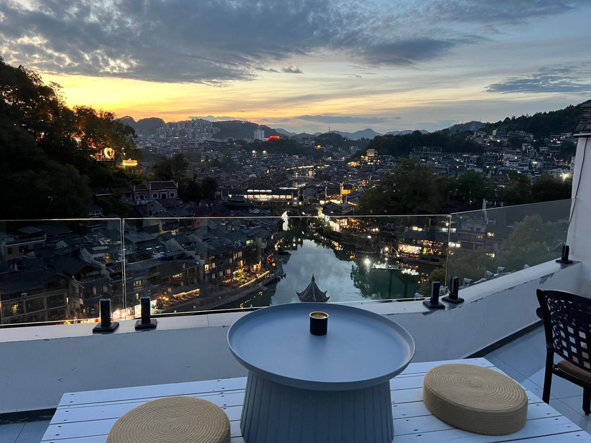 Phoenix Best River View B&B Fenghuang Exterior photo